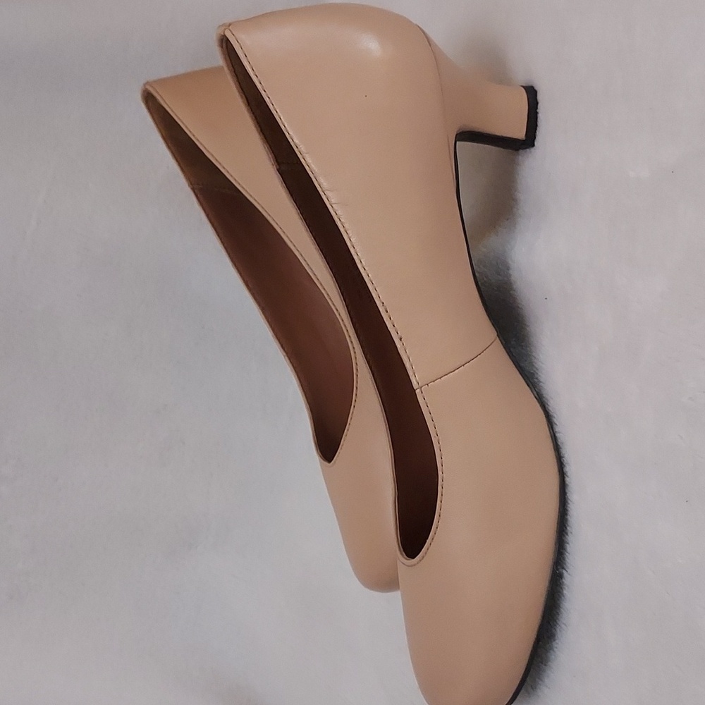 Array Low Heels - Picture 11 of 14